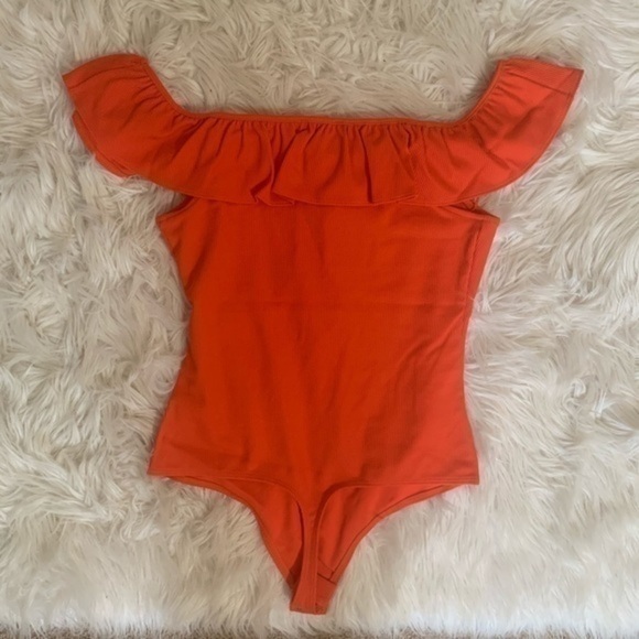 Express‎ Ribbed Ruffle Off Shoulder Bodysuit Small - Picture 9 of 10
